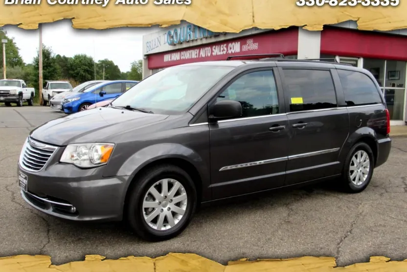 2015 Chrysler Town & Country Touring photo 1