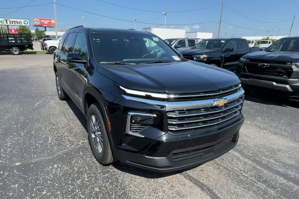 2025 Chevrolet Traverse photo 1