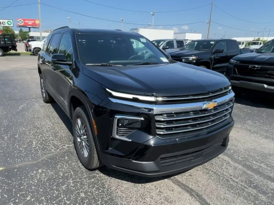 2025 Chevrolet Traverse photo 1