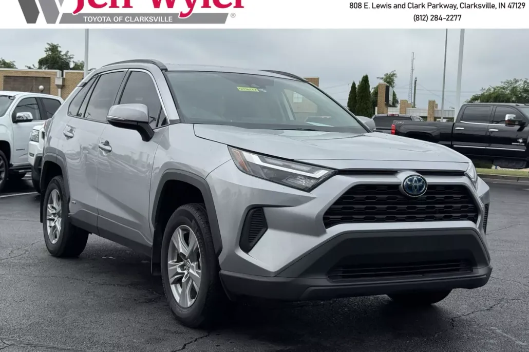 2024 Toyota RAV4 Hybrid XLE photo 1