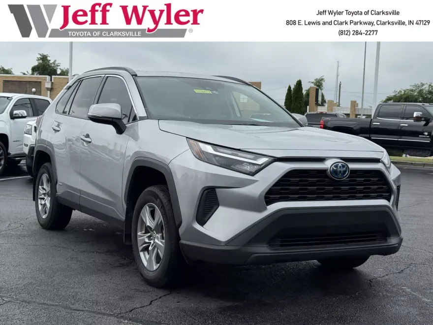 2024 Toyota RAV4 Hybrid XLE photo 1