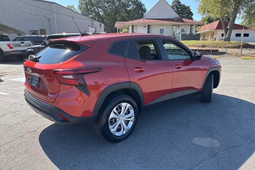 2024 Chevrolet Trax LS photo 1