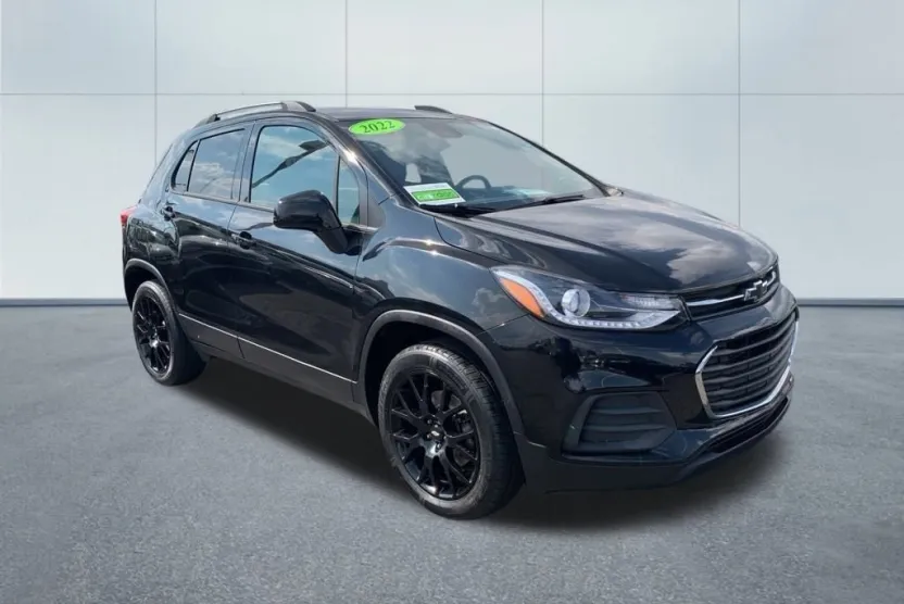 2022 Chevrolet Trax LT photo 1