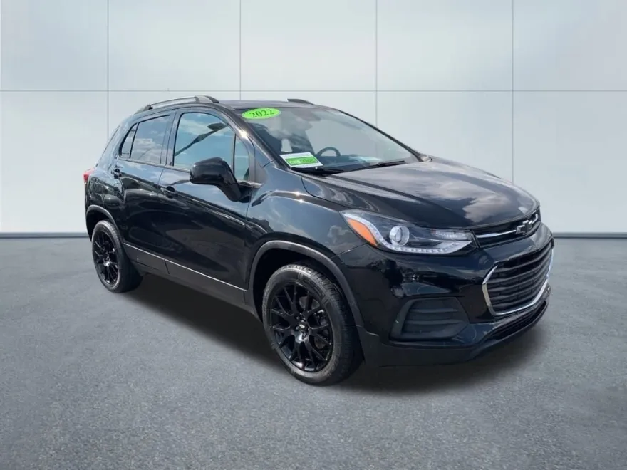 2022 Chevrolet Trax LT photo 1