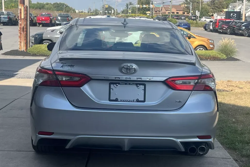 2018 Toyota Camry L photo 1