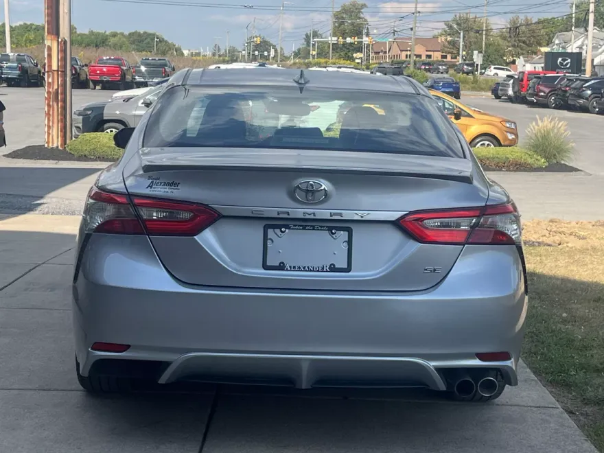 2018 Toyota Camry L photo 1