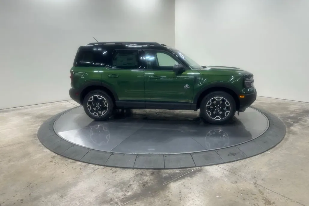 2025 Ford Bronco Sport Outer Banks photo 1