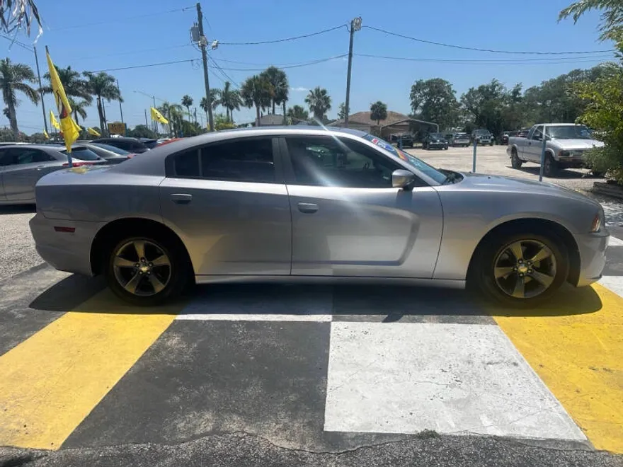 2014 Dodge Charger SXT photo 1