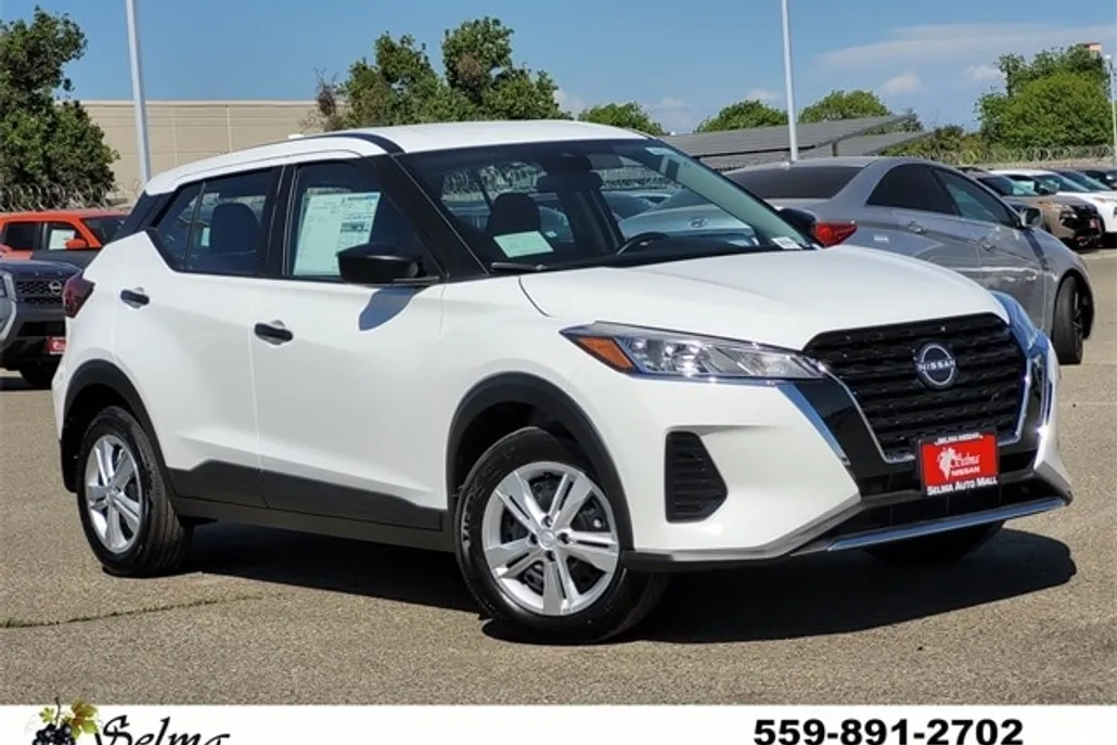 2025 Nissan Kicks Play S photo 1