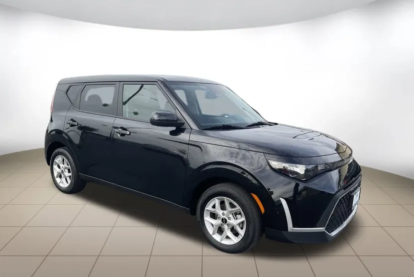 2024 Kia Soul LX photo 1