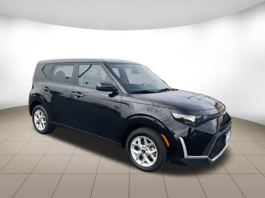 2024 Kia Soul LX photo 1