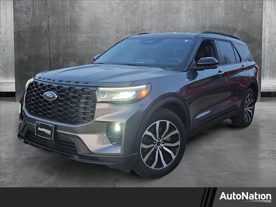 2025 Ford Explorer ST-Line photo 1