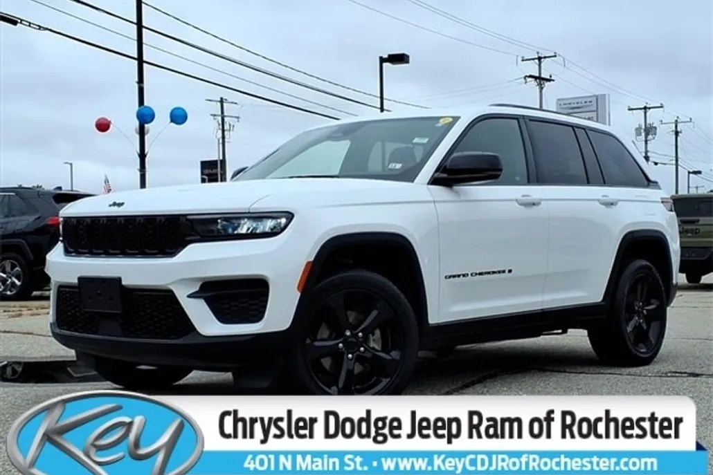 2023 Jeep Grand Cherokee Altitude photo 1