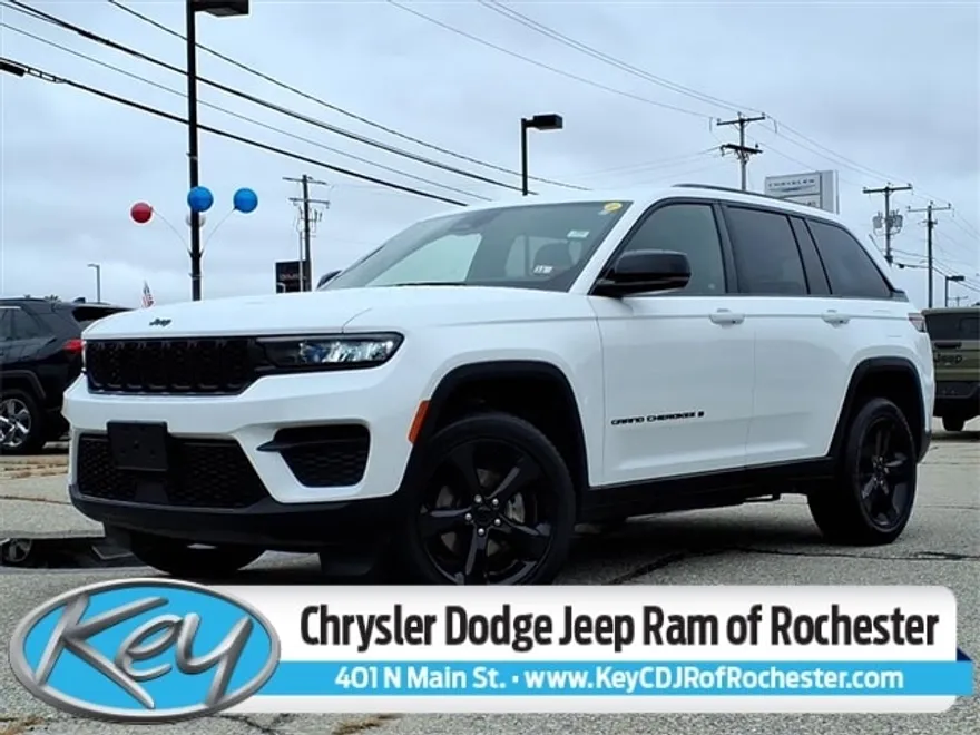 2023 Jeep Grand Cherokee Altitude photo 1