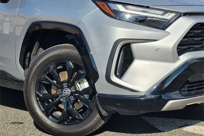 2022 Toyota RAV4 Hybrid XSE photo 1