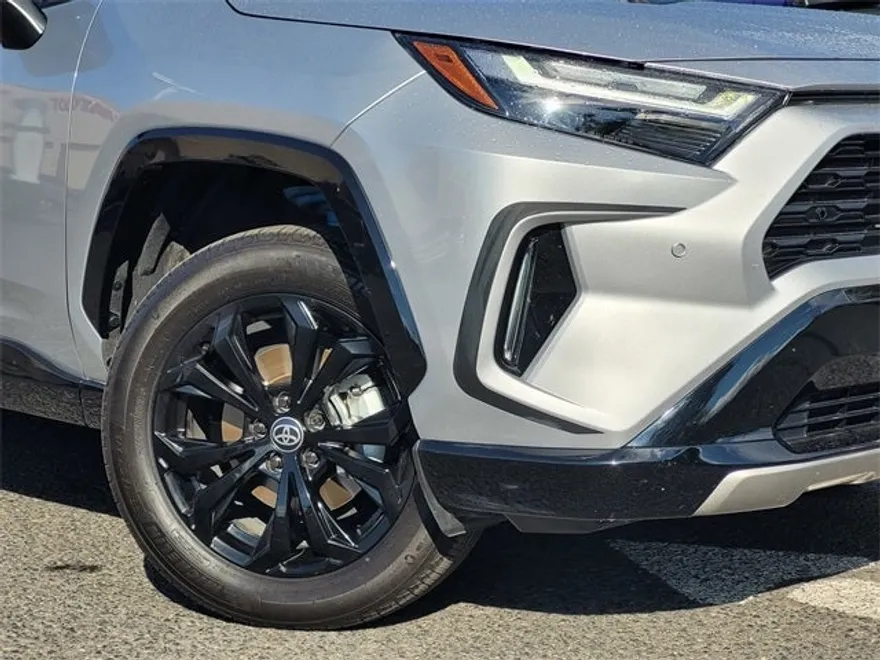 2022 Toyota RAV4 Hybrid XSE photo 1