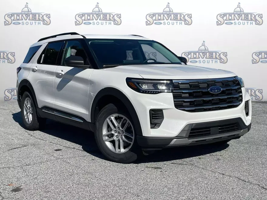 2025 Ford Explorer photo 1