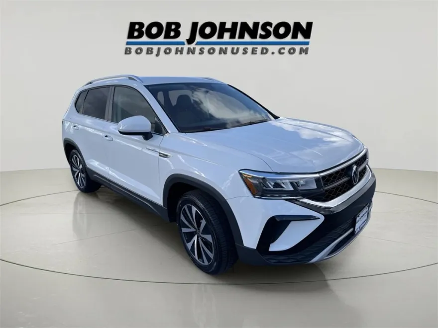 2022 Volkswagen Taos SE photo 1