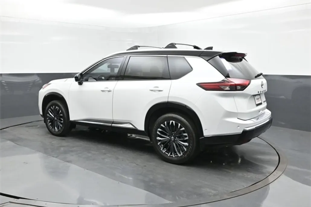 2025 Nissan Rogue Platinum photo 1
