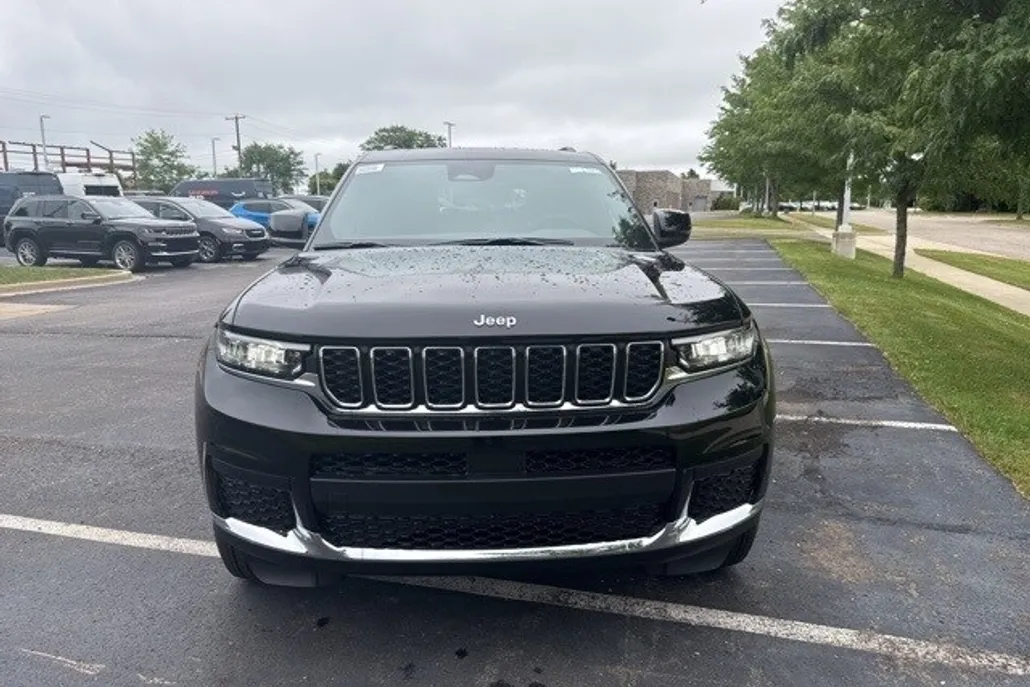 2025 Jeep Grand Cherokee Laredo photo 1