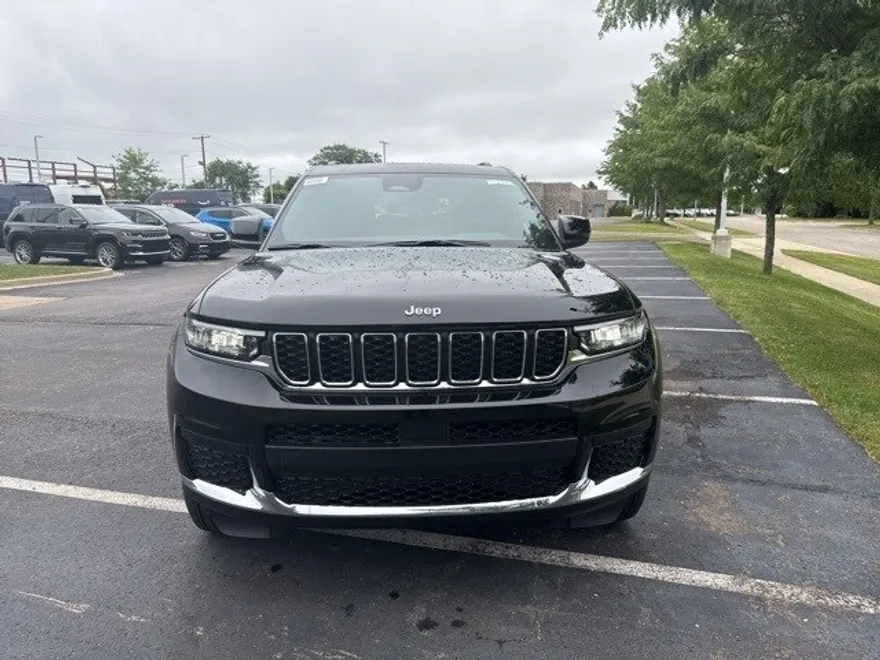 2025 Jeep Grand Cherokee Laredo photo 1
