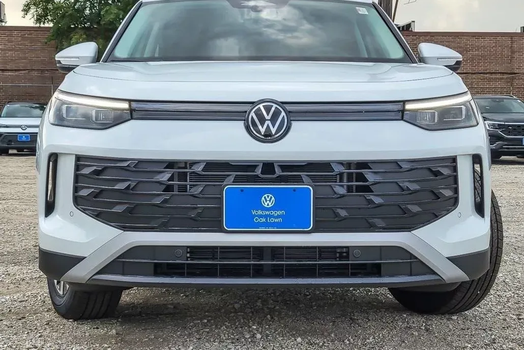 2025 Volkswagen Tiguan S photo 1