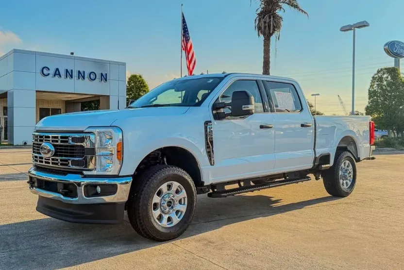 2023 Ford F-250 XLT photo 1