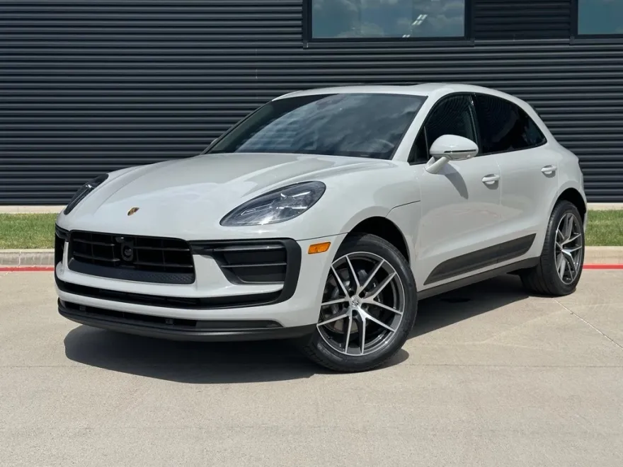 2026 Porsche Macan T photo 1