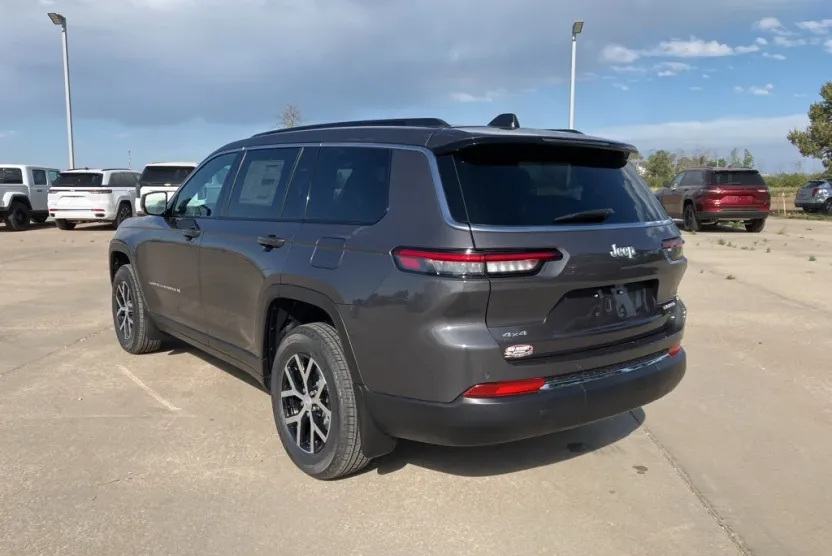2025 Jeep Grand Cherokee Limited photo 1