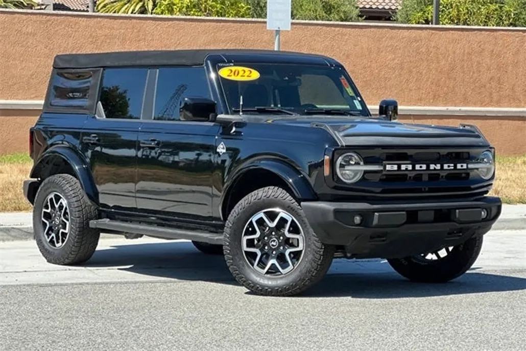2022 Ford Bronco Outer Banks photo 1
