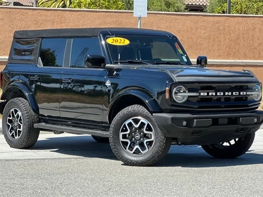 2022 Ford Bronco Outer Banks photo 1
