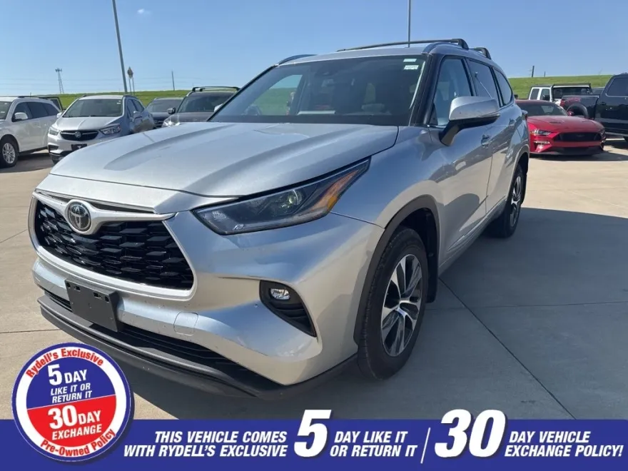 2021 Toyota Highlander XLE photo 1