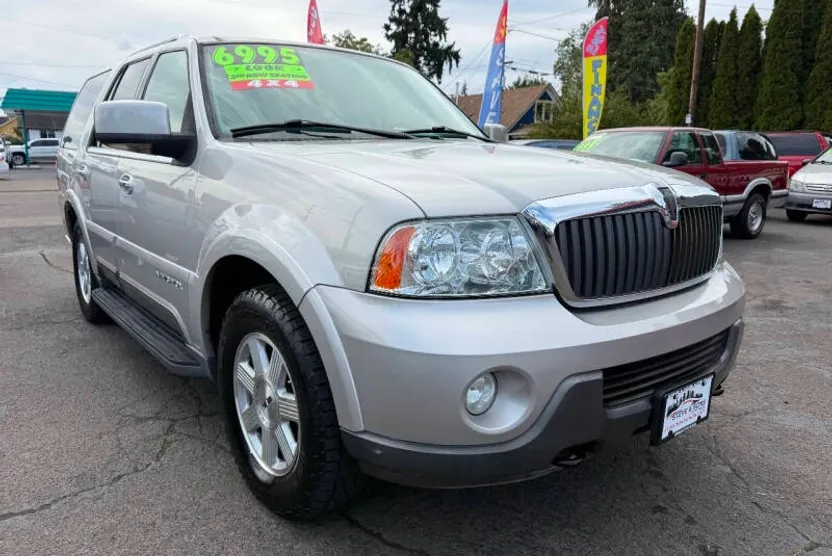 2004 Lincoln Navigator Luxury photo 1