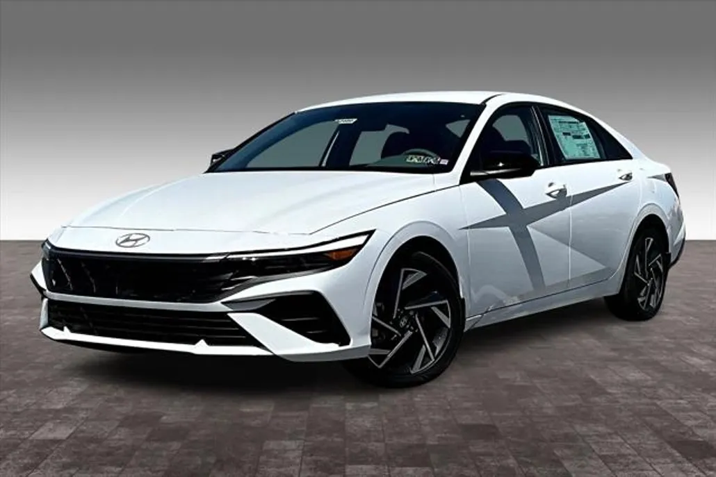 2025 Hyundai Elantra SEL Sport photo 1