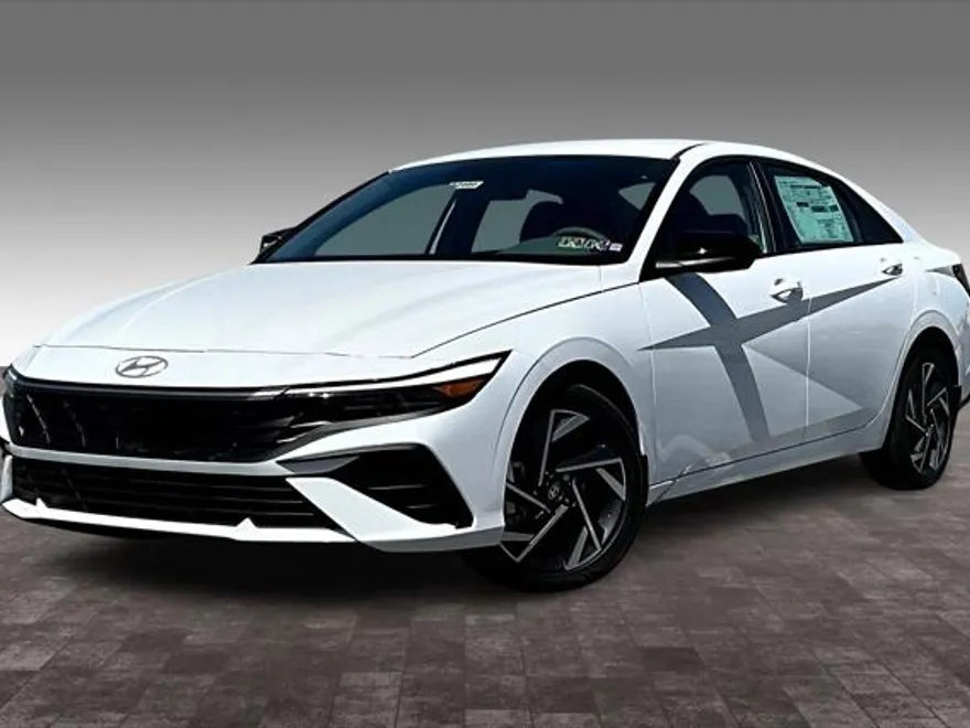 2025 Hyundai Elantra SEL Sport photo 1