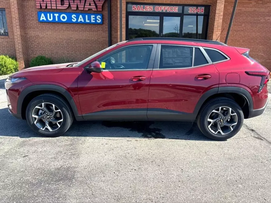 2025 Chevrolet Trax LT photo 1