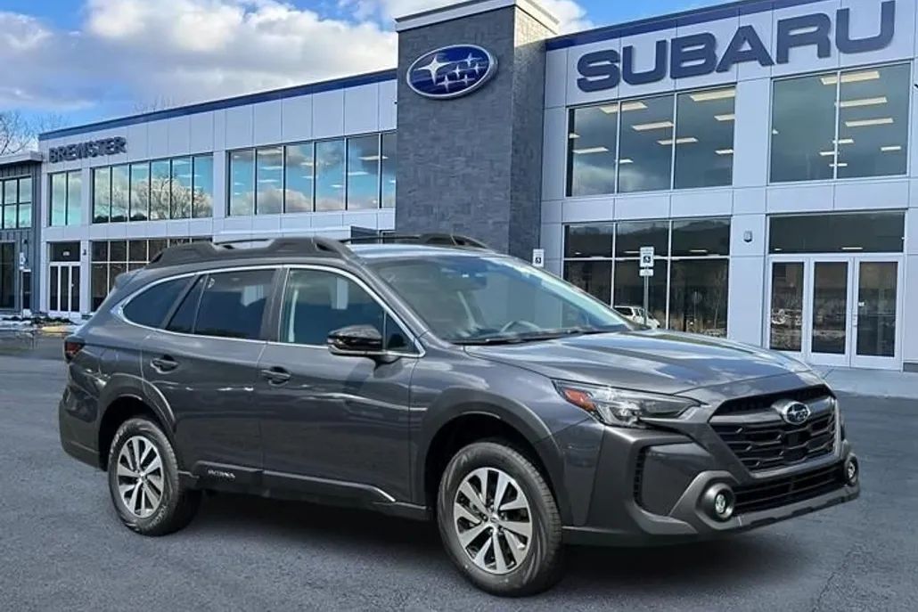 2025 Subaru Outback Premium photo 1