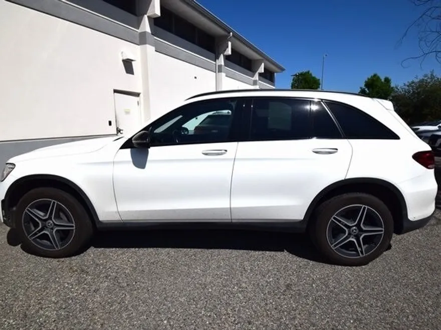2022 Mercedes Benz GLC 300 4MATIC photo 2