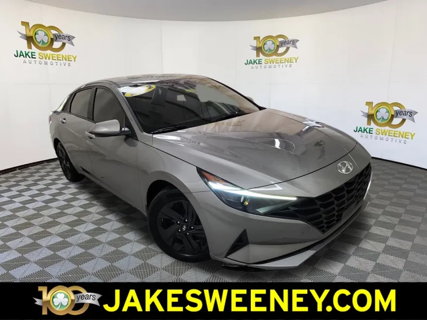 2022 Hyundai Elantra SEL Convenience photo 1