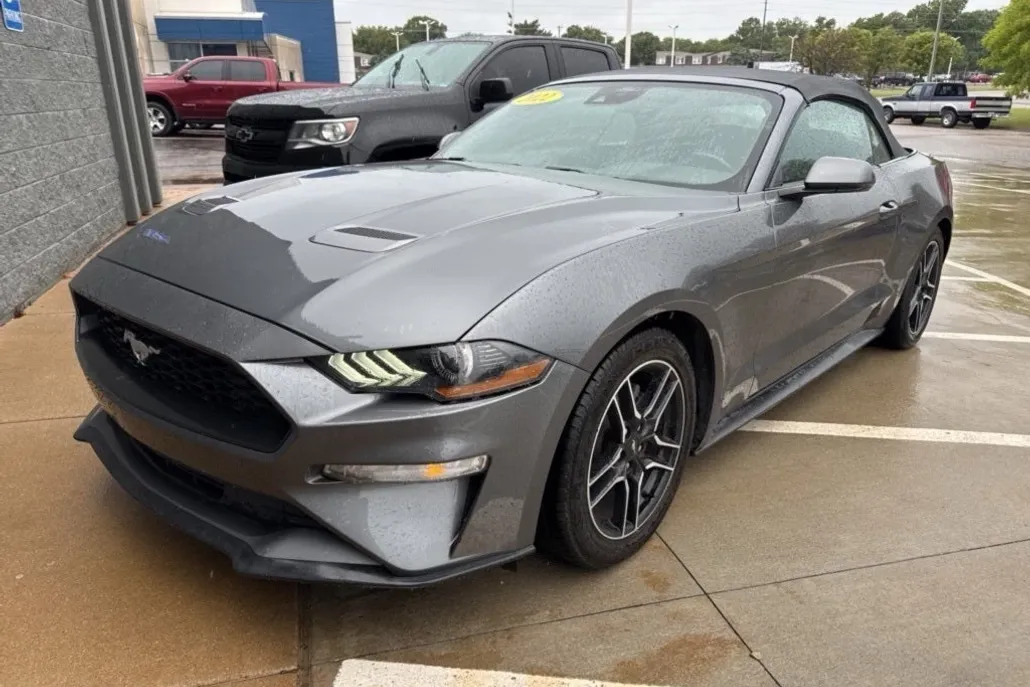 2022 Ford Mustang EcoBoost Premium photo 1