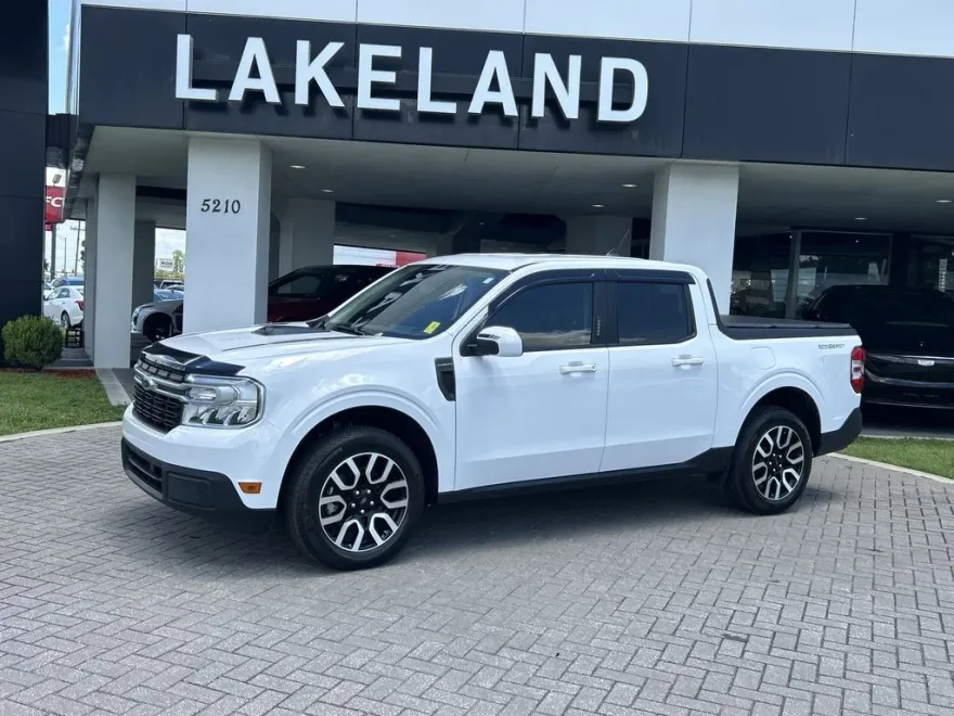 2022 Ford Maverick Lariat photo 1
