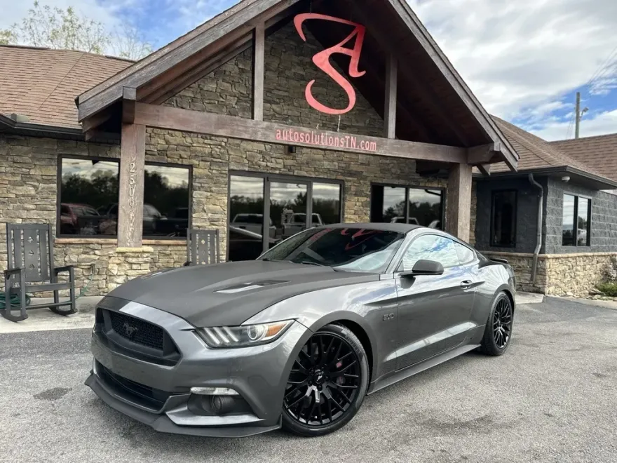 2016 Ford Mustang GT Premium photo 1