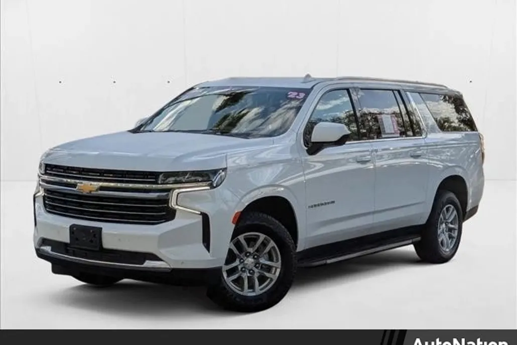 2023 Chevrolet Suburban LT photo 1
