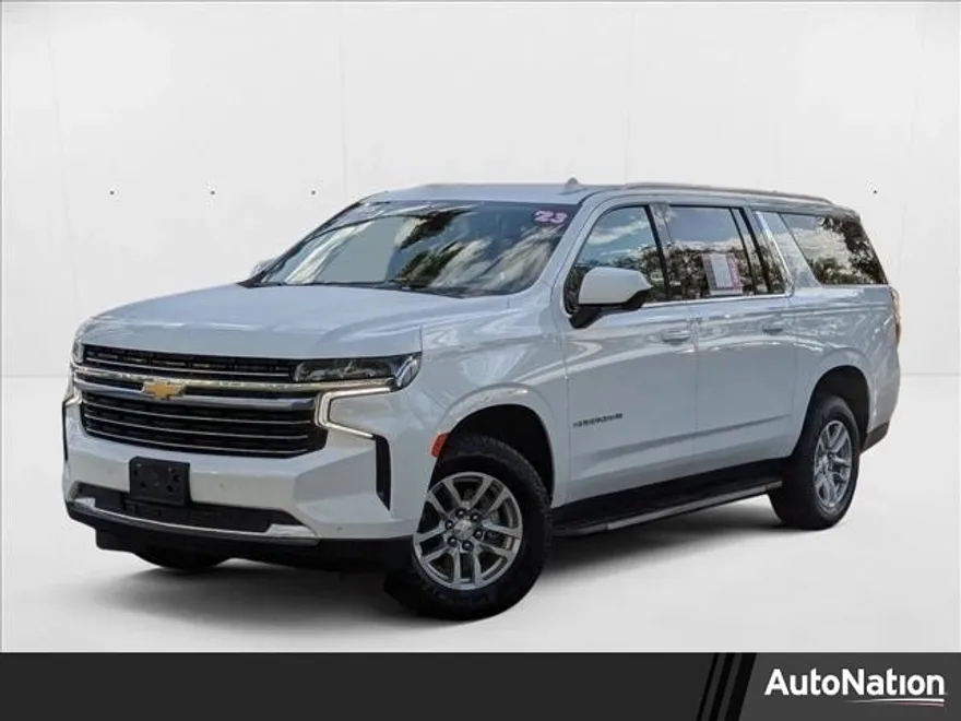 2023 Chevrolet Suburban LT photo 1