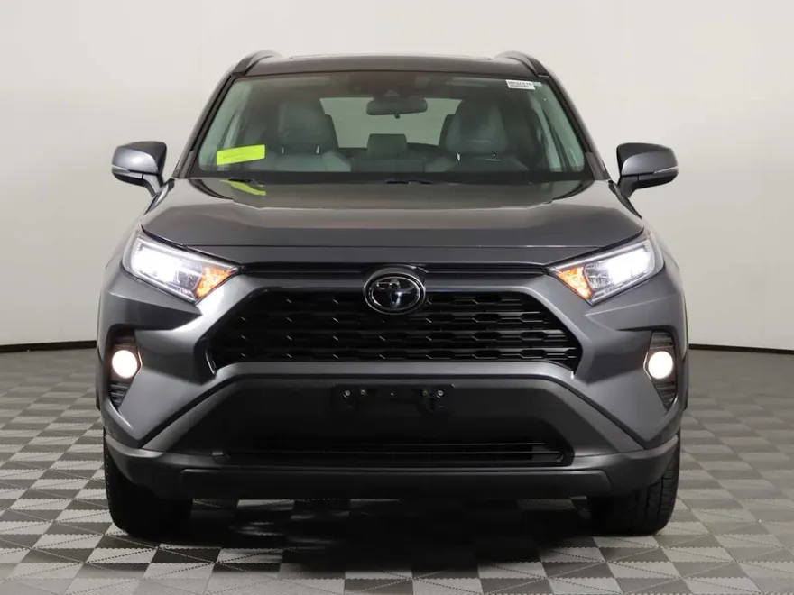 2019 Toyota RAV4 XLE Premium photo 1