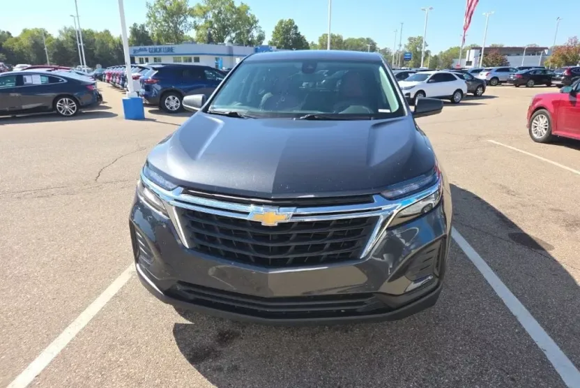 2022 Chevrolet Equinox LS photo 1