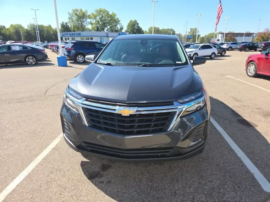 2022 Chevrolet Equinox LS photo 1
