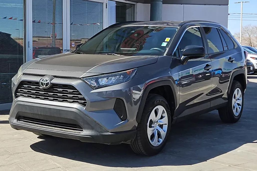 2019 Toyota RAV4 LE photo 1