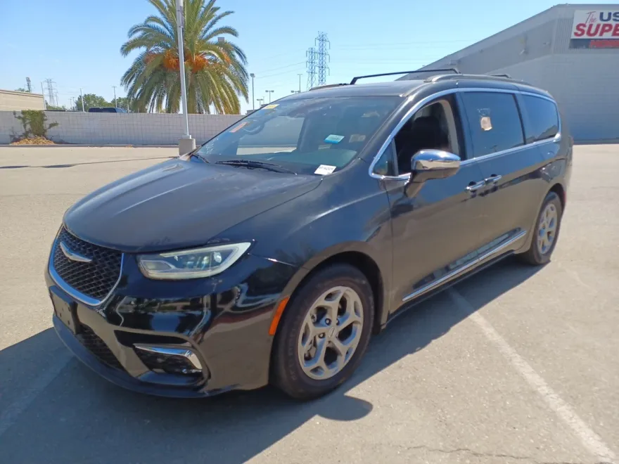 2022 Chrysler Pacifica Limited photo 1