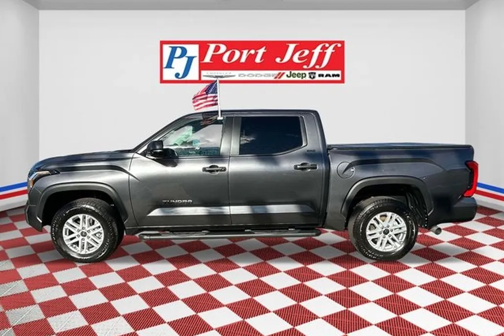 2024 Toyota Tundra SR5 photo 1
